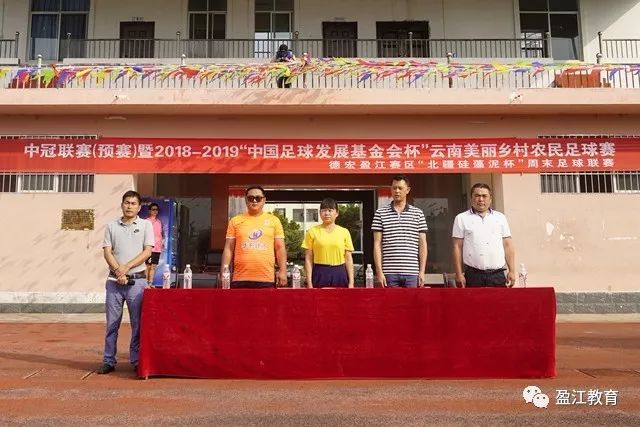 一杆进洞！詹姆斯晒与友人打高尔夫 打出小鸟球后疯狂庆祝
